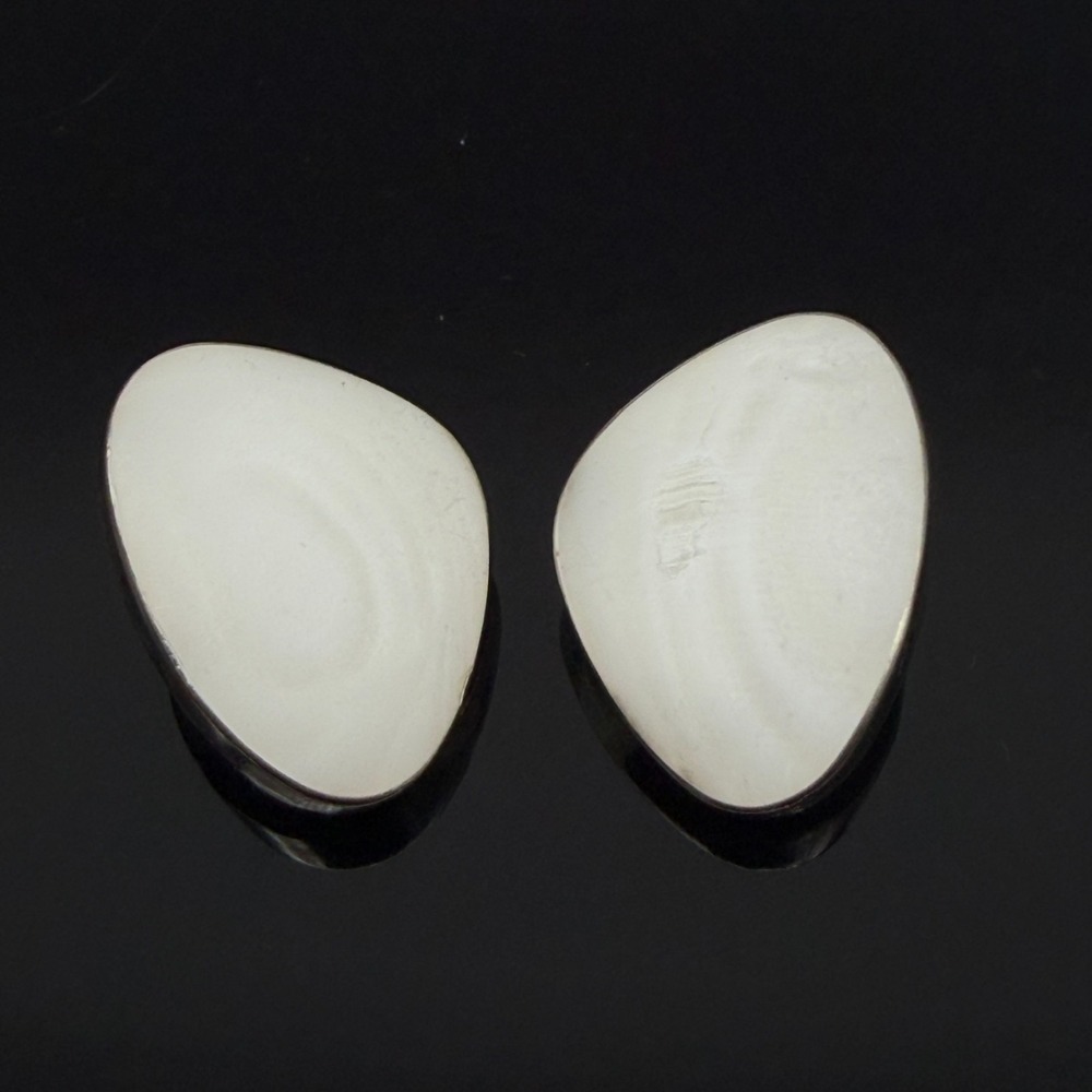 Vintage Monteros Taxco 950 Silver White Mother of Pearl Shell Clip On Earrings